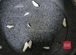 老干妈酱油捞面的做法图解3