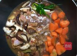香菇胡萝卜炖排骨的做法图解3