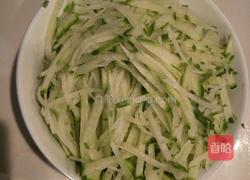 萝卜粉条炖丸子的做法图解1