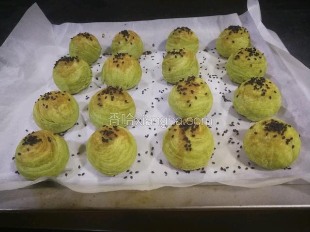 烤好出炉。