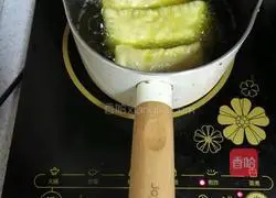 Illustration of how to make homemade apple pie 8