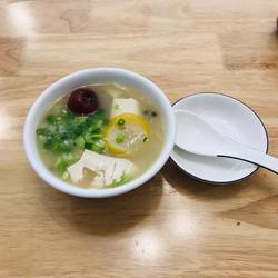 酸味鱼头汤（不爱吃饭的儿童首选）的做法[图]