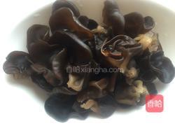 凉拌木耳花生的做法图解5