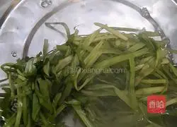 Changzhou special dish_Illustration of how to make cold cress 4