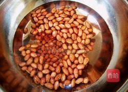 麻辣香酒鬼花生的做法图解1