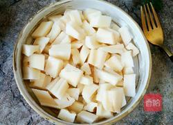 糖醋菠萝藕丁的做法图解1