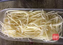 土豆鸡蛋饼的做法图解1