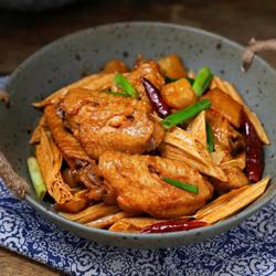 红烧腐竹鸡翅炖土豆的做法[图]