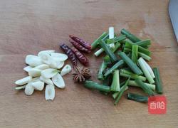 红烧腐竹鸡翅炖土豆的做法图解3