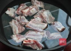 红烧排骨炖土豆的做法图解1