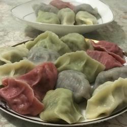 韭菜虾仁肉彩色水饺的做法[图]