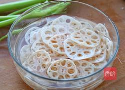 莲藕芹菜炒肉片的做法图解2