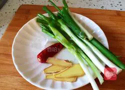 Illustration of roasted pig's trotters 2