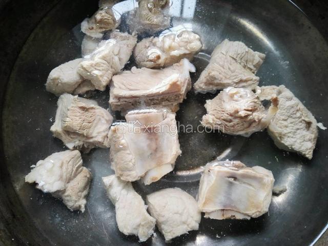 撇去浮沫再煮一会即可