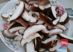 香菇炒肉的做法图解2