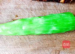 青笋炒腊肠的做法图解2