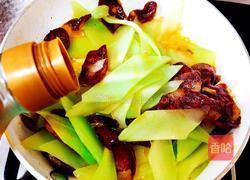 青笋炒腊肠的做法图解12