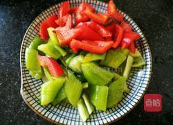 辣椒炒肉的做法图解2