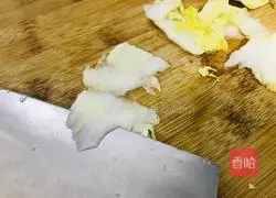 Illustration of how to make Northeastern specialty black and white vegetables 1