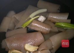 凉拌肉皮冻的做法图解3
