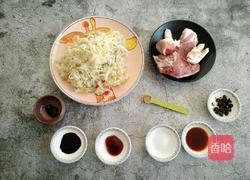 东北酸菜猪肉饺子的做法图解1