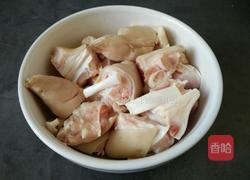 清炖猪蹄的做法图解1