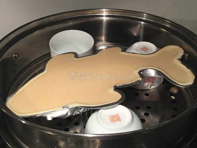 放入冷水蒸锅中；