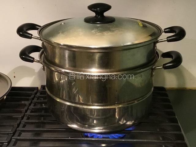 水开后转中火蒸50分钟；