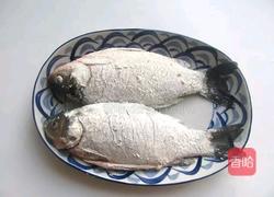 鲫鱼炖豆腐的做法图解2