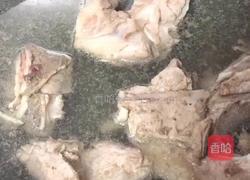 粤式靓汤胡萝卜玉米扇骨汤的做法图解1