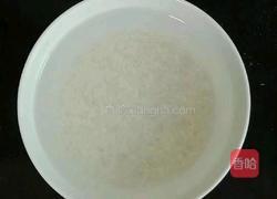 鸡肉米片汤 (宝宝辅食）的做法图解1