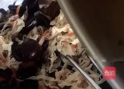 Illustration of how to make cold black fungus 9