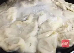 Illustration of how to make pork and okra stuffed dumplings 14