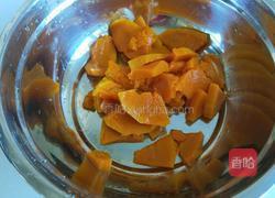 新文美食 南瓜玫瑰细沙包的做法图解1