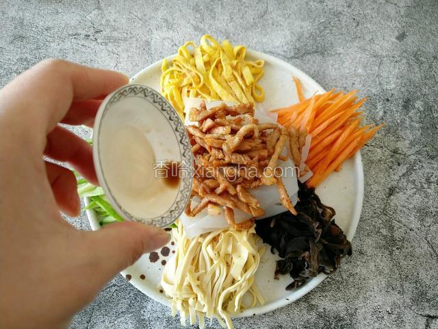加醋（喜欢吃酸一点的 可以多放点醋）。