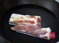 大蒜炒回锅肉的做法图解2