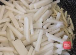 荠菜冬笋炒年糕的做法图解7