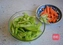 西芹炒木耳的做法图解2