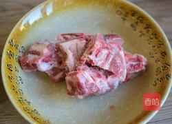 排骨烩酸菜的做法图解1
