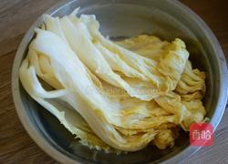排骨烩酸菜的做法图解2