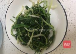 凉拌蒲公英的做法图解2