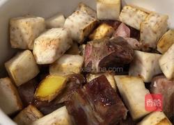 粤菜－香芋烧骨煲的做法图解3