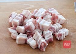 红烧肉炖土豆的做法图解1