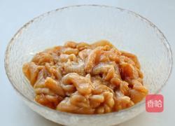 胡萝卜木耳滑鸡片的做法图解2