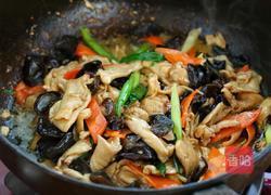 胡萝卜木耳滑鸡片的做法图解8