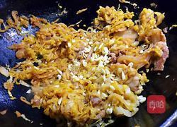 五花肉炒酸菜的做法图解12