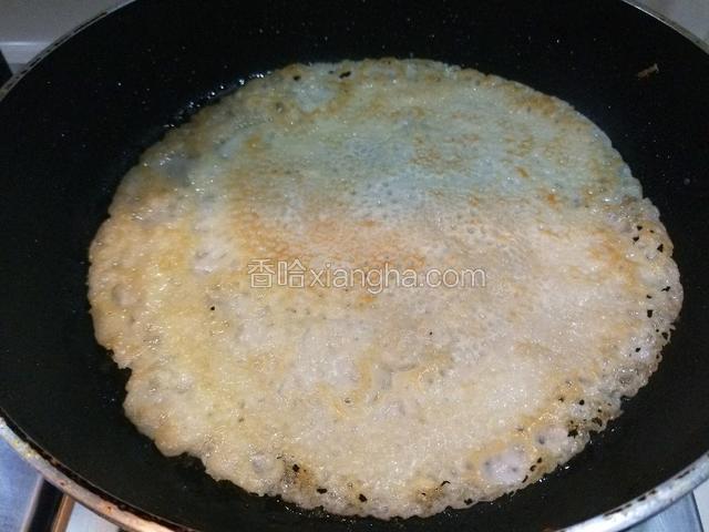 煎饼煎制能转动翻面。