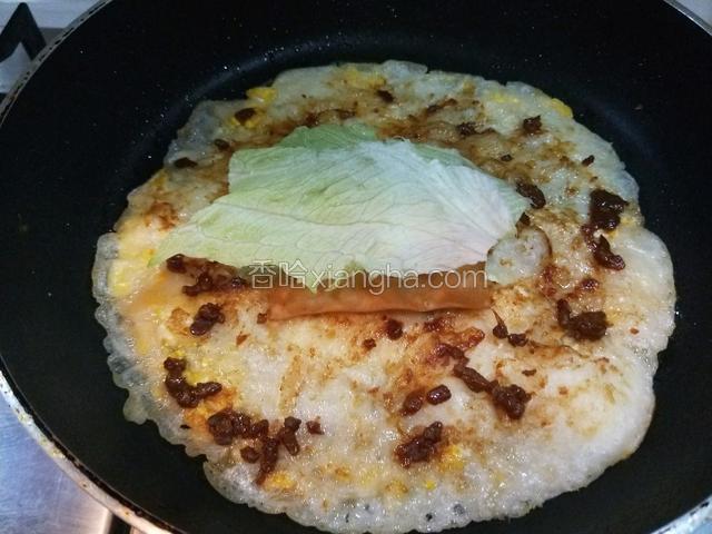 加入一片生菜。