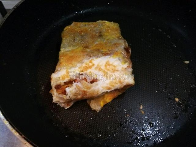 一个煎饼果子做好了。