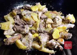 Illustration of how to make braised chicken and mushroom vermicelli 6